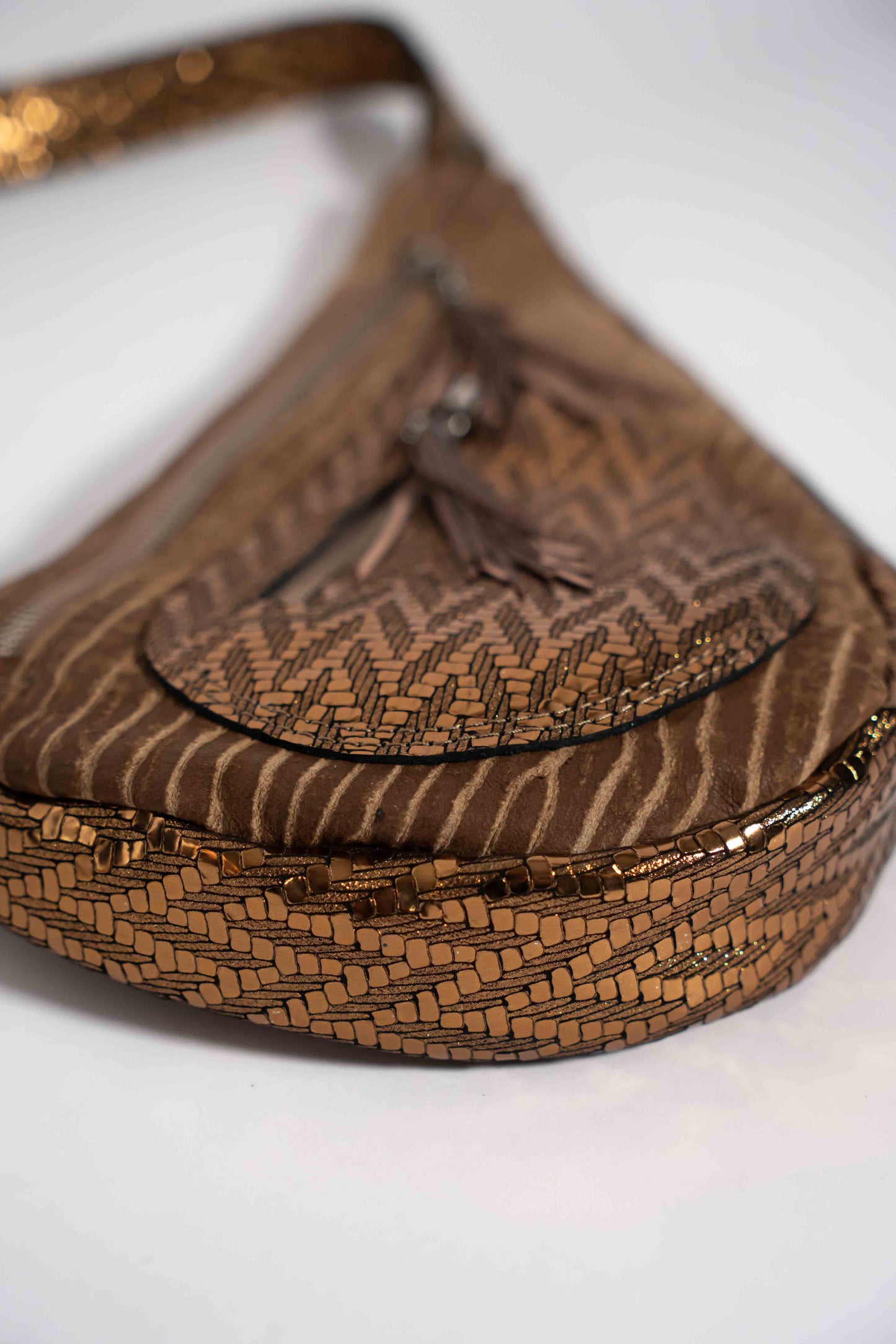 Homemade Leather Slingbag shiny camel - left or right side options