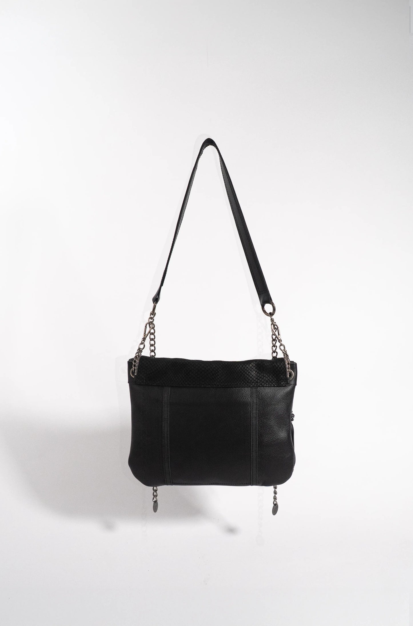 Black leather V handbag with textured black matte leather detail