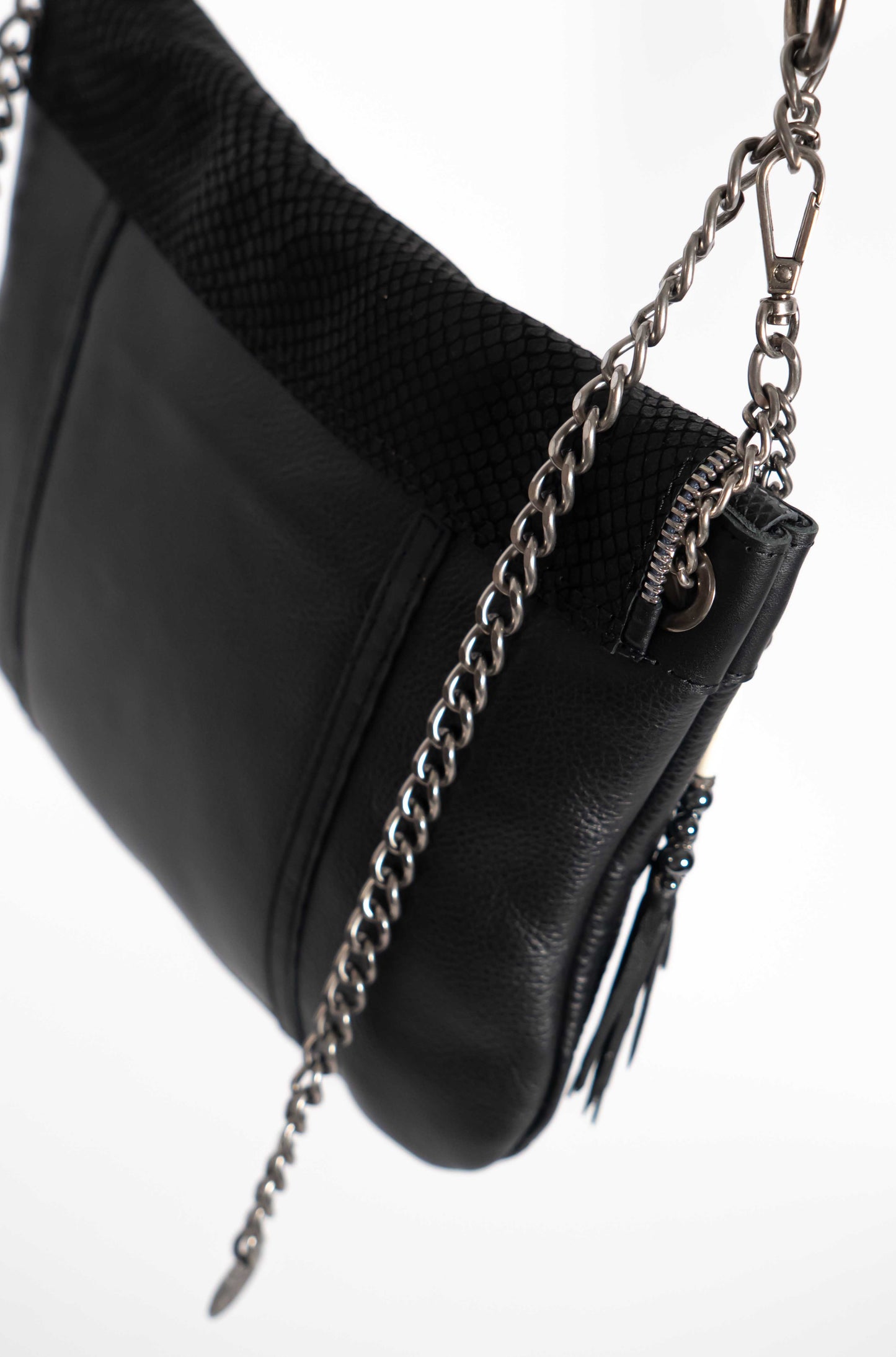 Black leather V handbag with textured black matte leather detail