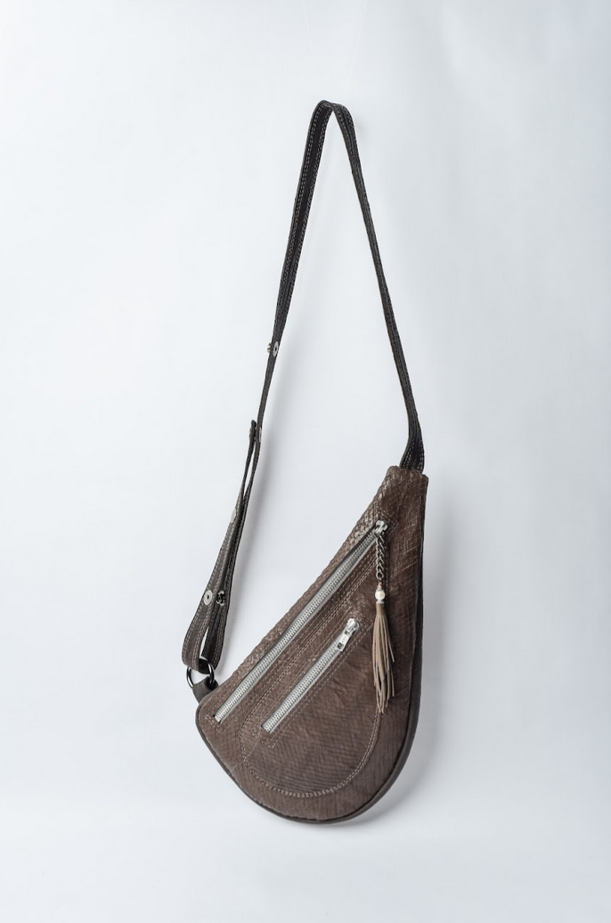 Handmade leather sling bag unisex Linda Ibiza Design