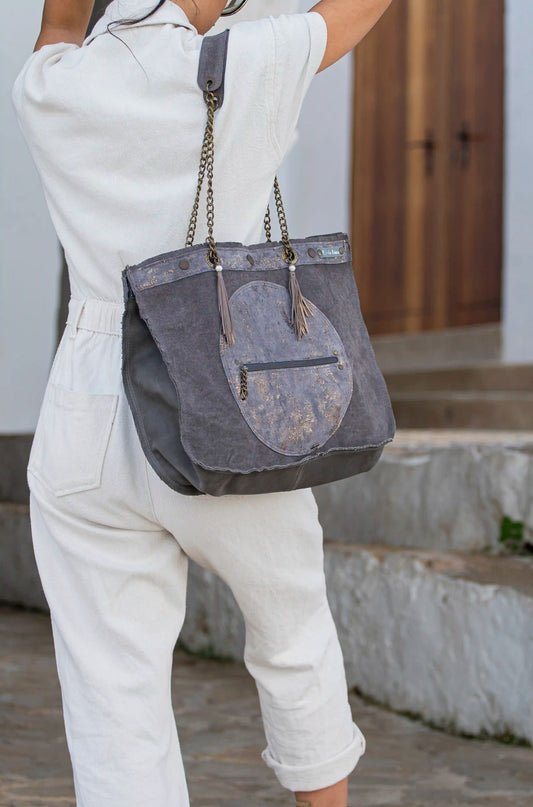 Premium grey leather tote bag with metallic texture and chain handles, handcrafted in Ibiza by Linda Ibiza Design.